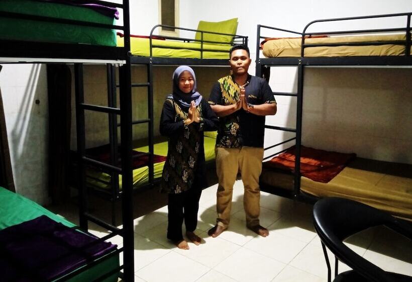 Säng i Delat Rum, Moshi Moshi