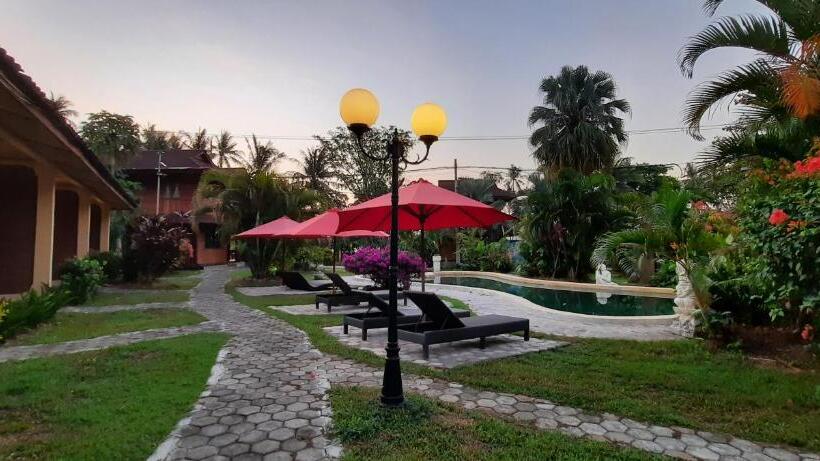 Номер Стандарт Вид на Бассейн, Besar Bulan Baru   Senggigi