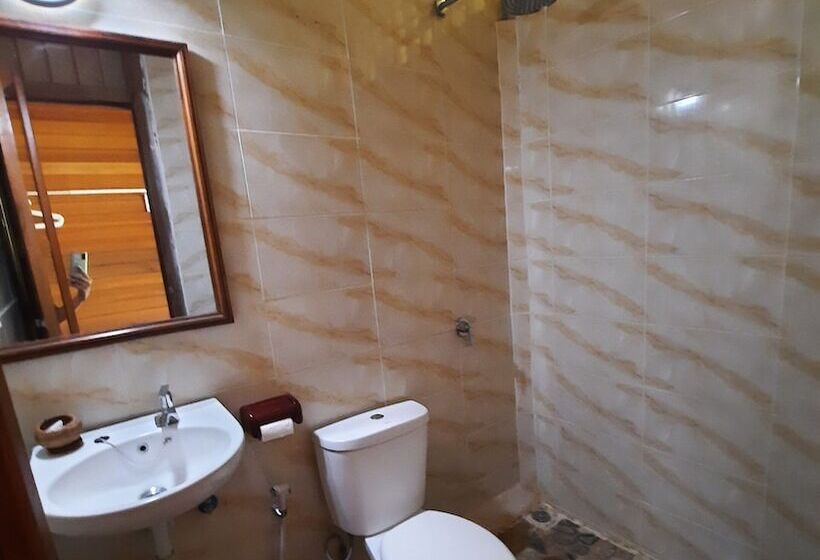 标准三人间, Besar Bulan Baru   Senggigi