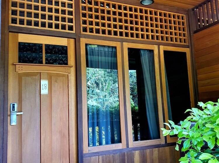 标准三人间, Besar Bulan Baru   Senggigi