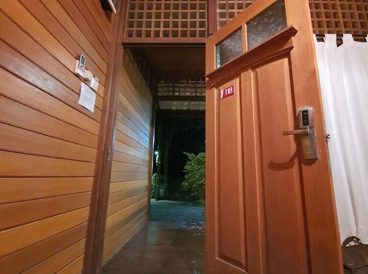 标准三人间, Besar Bulan Baru   Senggigi