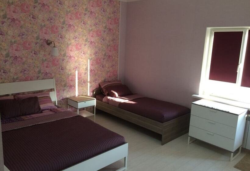 豪华三人间, Morskaya 250