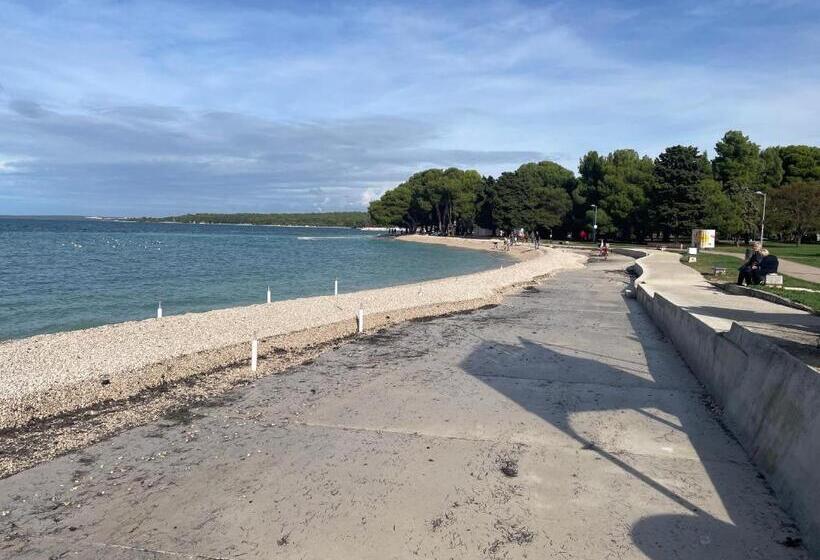 キングサイズベッドのスタンダードルーム, Bb Ld