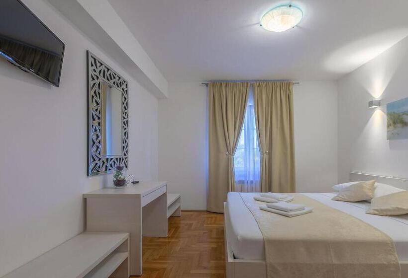 דירת שלושה חדרים, Bb Ld