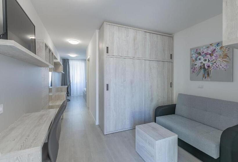 חדר דלוקס, Bb Ld