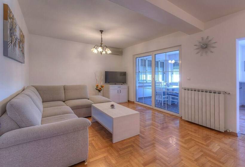 דירת שלושה חדרים, Bb Ld