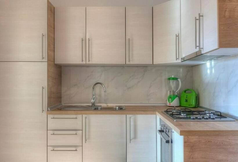 דירה בת חדר שינה 1 עם מרפסת, Bb Ld