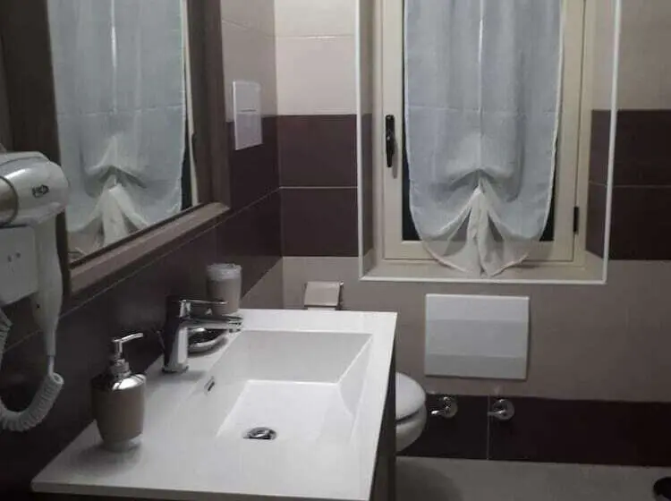 Standard Neljän Hengen Huone, B&b La Collina Dei Poeti