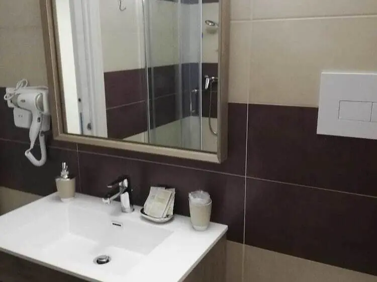 Standard Neljän Hengen Huone, B&b La Collina Dei Poeti