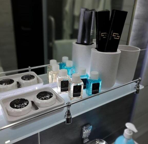 اتاق لوکس, Home