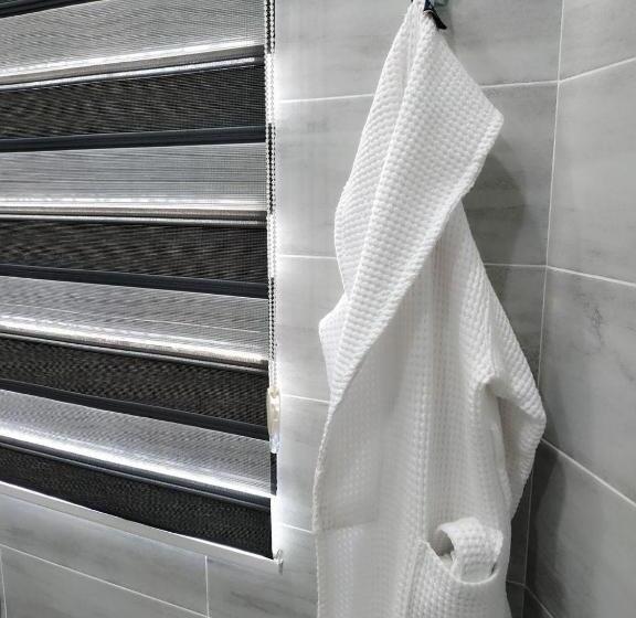 اتاق لوکس, Home