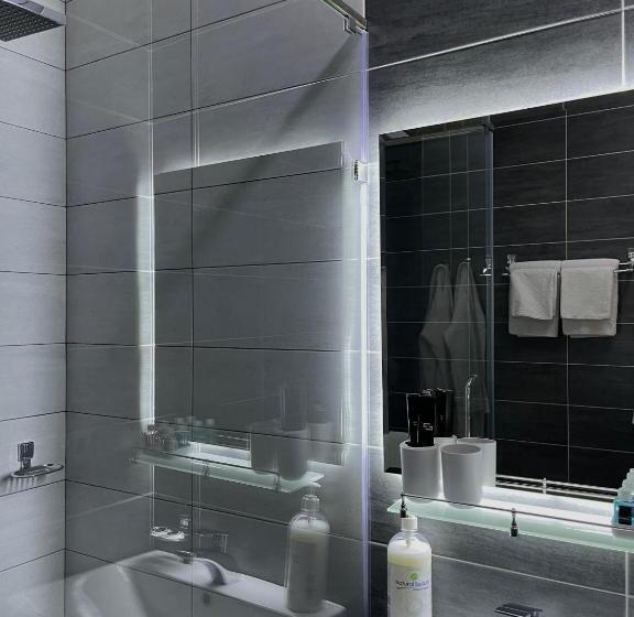 سوییت خانوادگی, Home