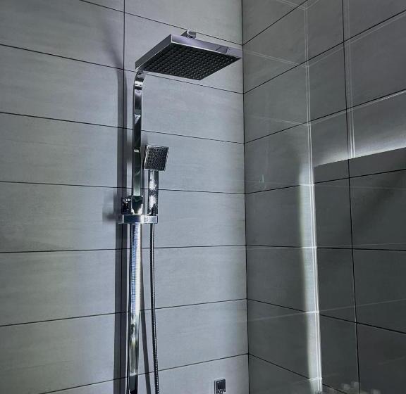 سوییت خانوادگی, Home