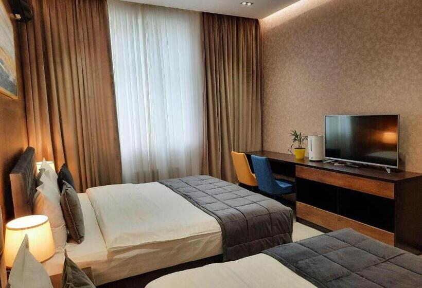 سوییت خانوادگی, Home