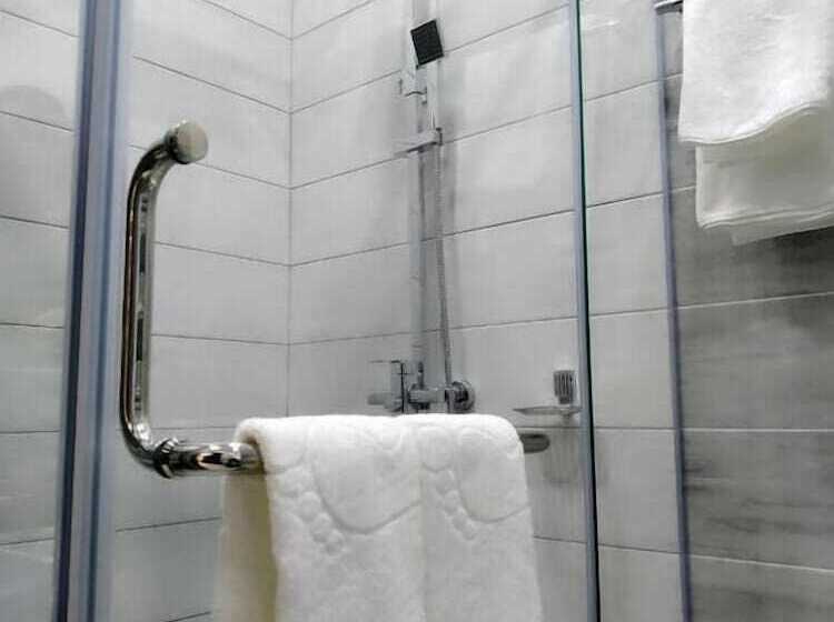 اتاق لوکس, Home