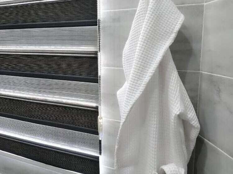 اتاق لوکس, Home