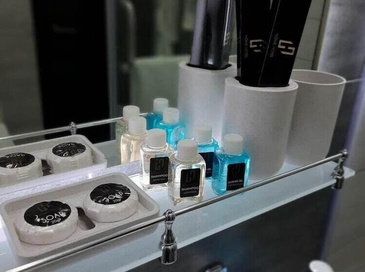 اتاق لوکس, Home