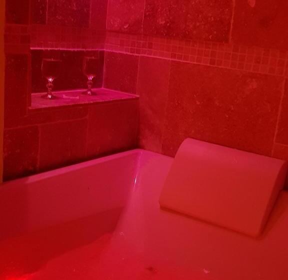 מיטת קינג בסוויטה, Les Nids De La Baie