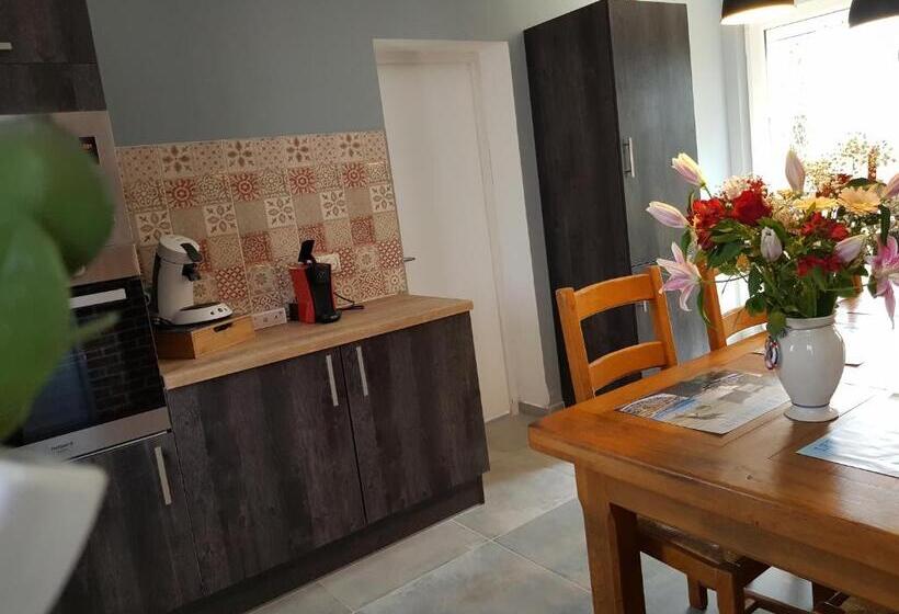 מיטת קינג בסוויטה, Les Nids De La Baie