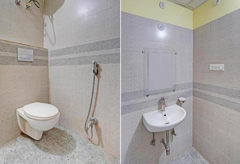 三人经典房间, Ananya Royals By Oyo Rooms