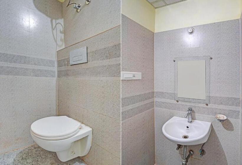 三人经典房间, Ananya Royals By Oyo Rooms