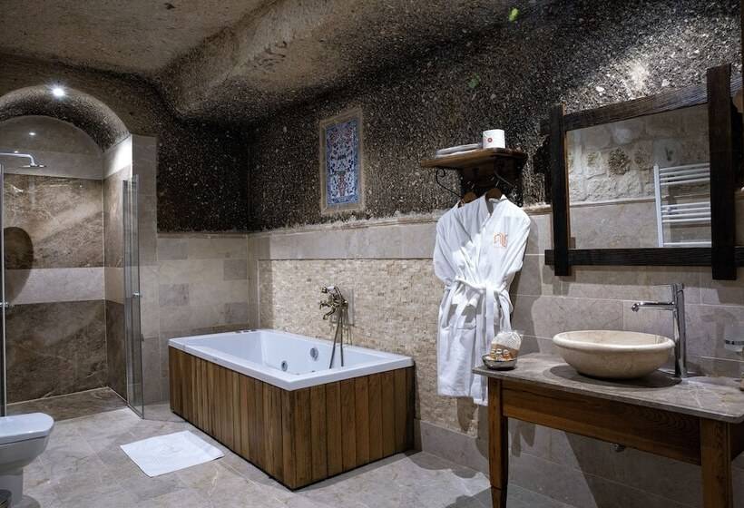 جناح, Aza Cave Cappadocia Adult