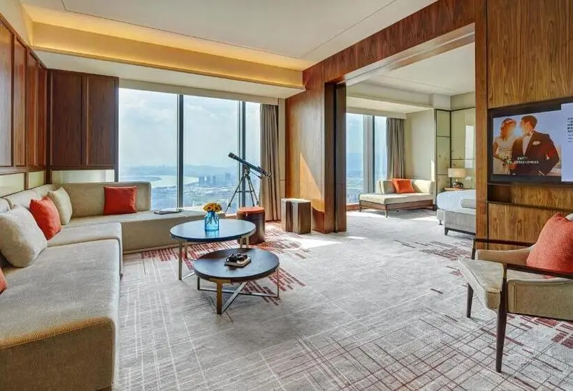 Deluxe Suite King Bed, Pullman Huizhou Kaisa