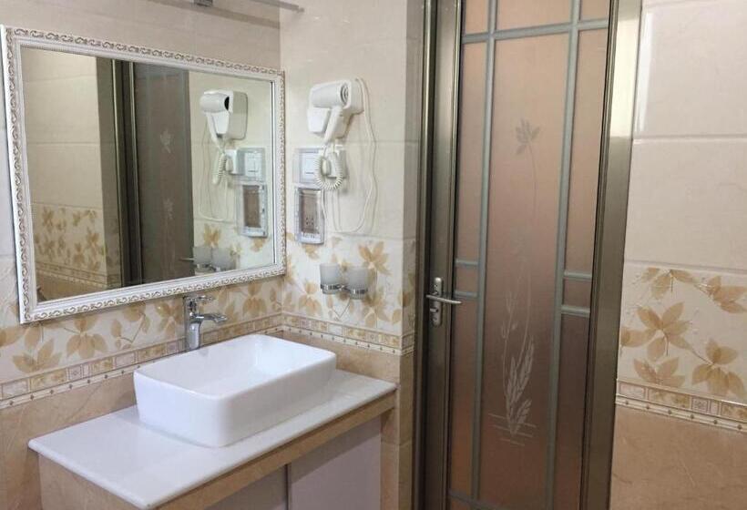 اتاق لوکس, Rosemary Boutique