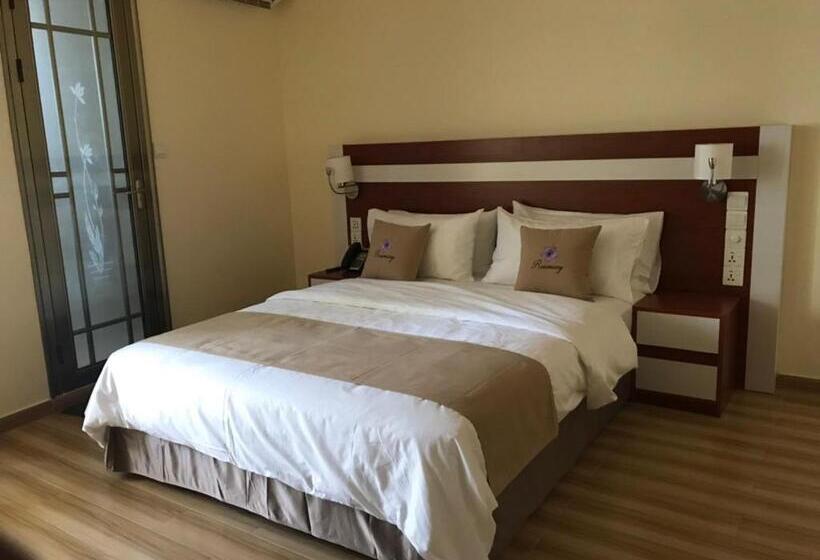 اتاق لوکس, Rosemary Boutique