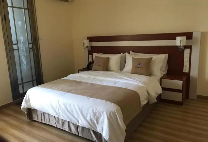 اتاق لوکس, Rosemary Boutique
