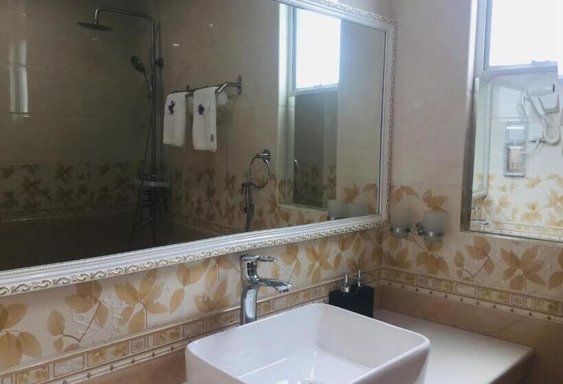 اتاق لوکس سه تخته, Rosemary Boutique