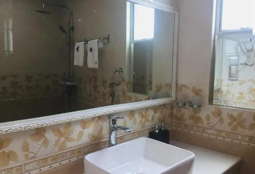 اتاق لوکس سه تخته, Rosemary Boutique