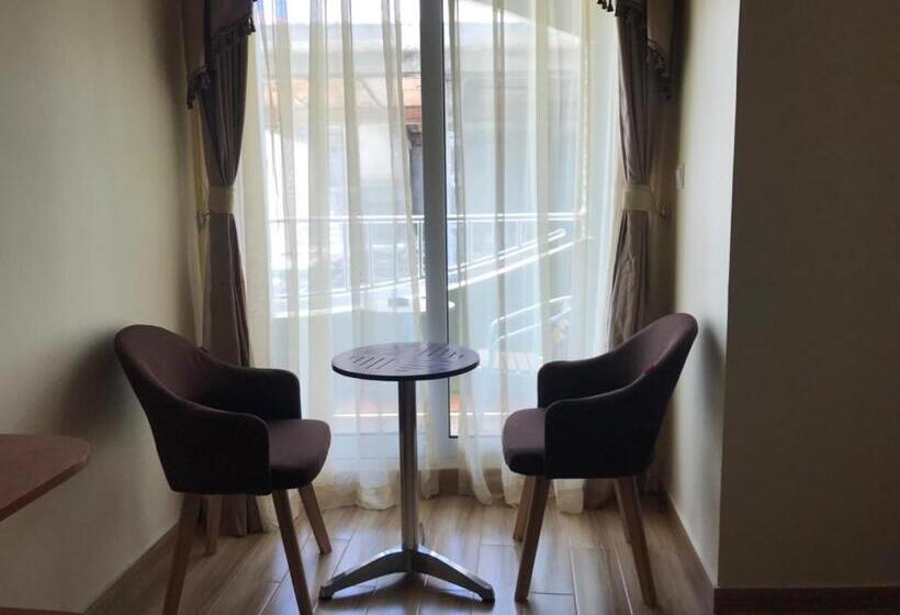 اتاق سوپریور سه تخته, Rosemary Boutique