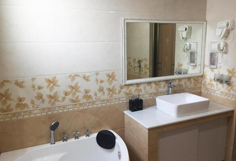 سوئیت با بالکن, Rosemary Boutique