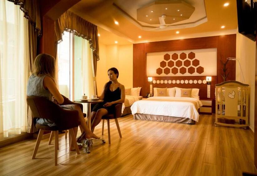 سوئیت با بالکن, Rosemary Boutique