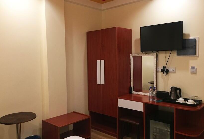 اتاق لوکس, Rosemary Boutique