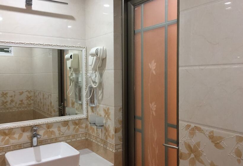 اتاق لوکس, Rosemary Boutique