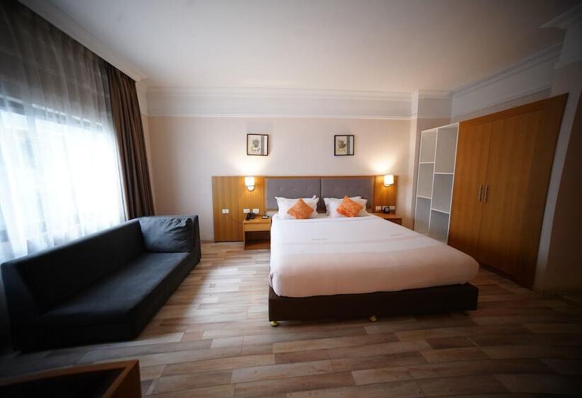 سوییت جونیور, Mado