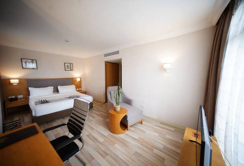 اتاق خانوادگی, Mado