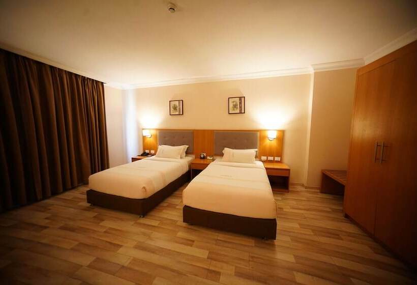 اتاق خانوادگی, Mado