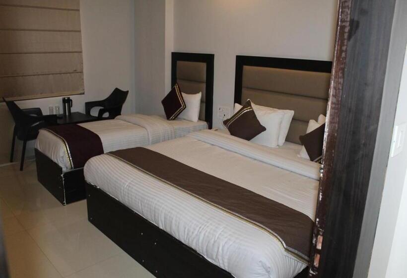 اتاق پریمیوم سه تخته, Shivaye