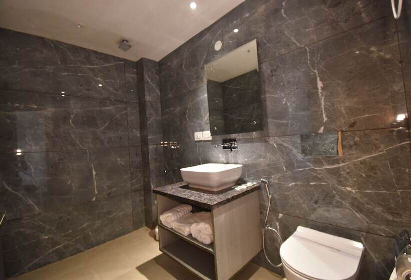 Quarto Familiar, Vaishno Devi Heights