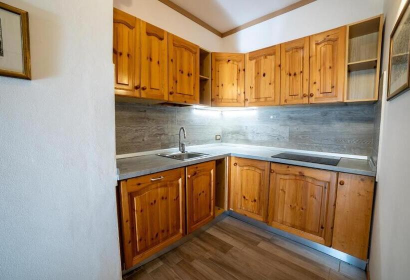 דירת שני חדרים, Residence Derby Club