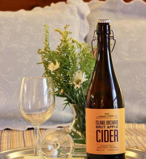 إستوديو قياسى, Eagle Harbor Inn