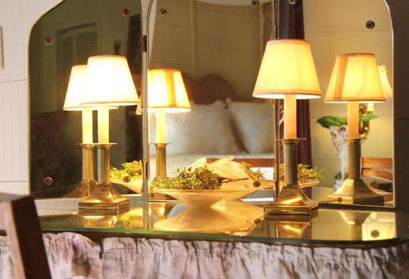 إستوديو قياسى, Eagle Harbor Inn