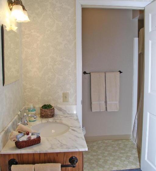 إستوديو قياسى, Eagle Harbor Inn