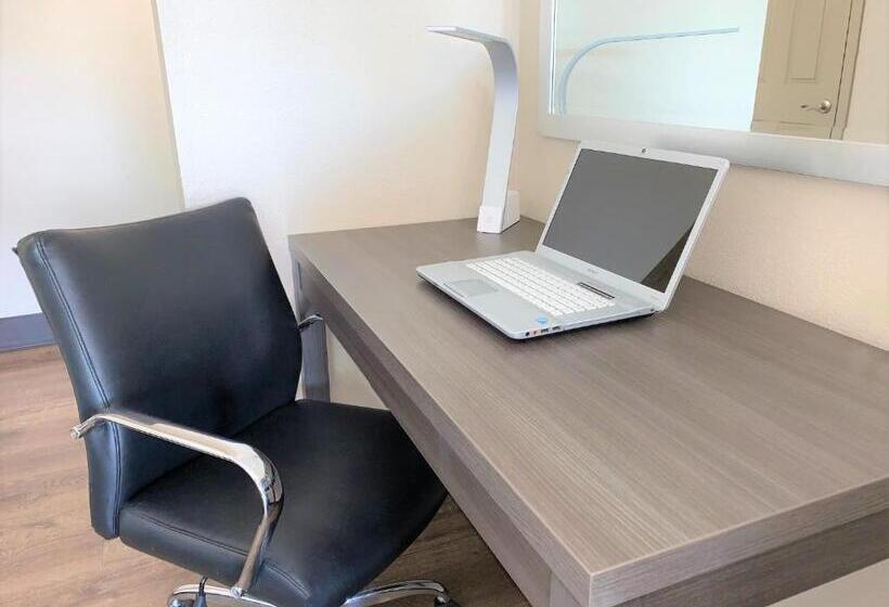 キングサイズベッドのスタンダードルーム, Summerfield Inn Fresno Yosemite