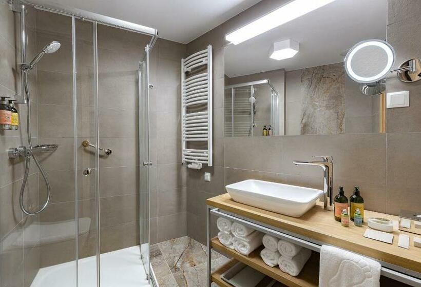 발코니 수피리어 룸, Platinum Mountain Hotel & Spa