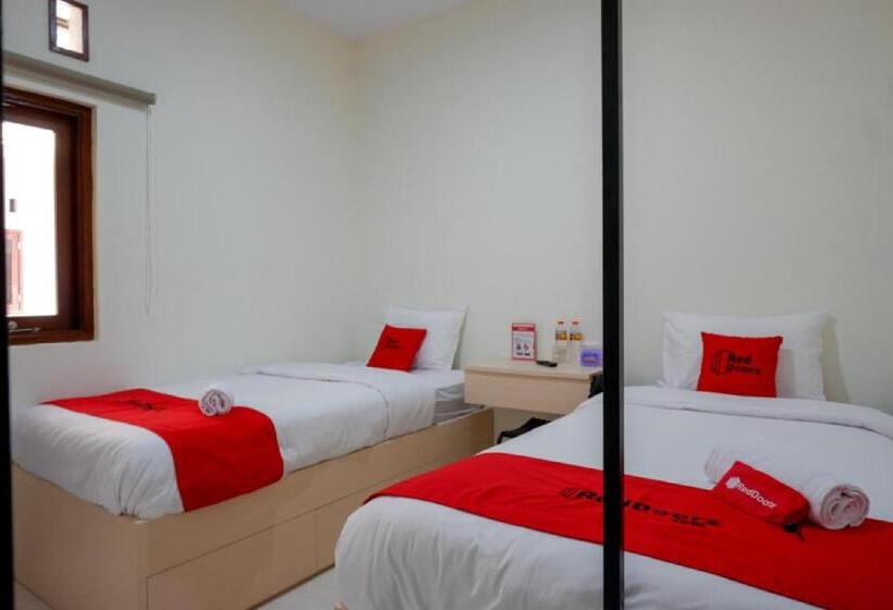 Номер Стандарт, Reddoorz Near Alun Alun Kudus 2