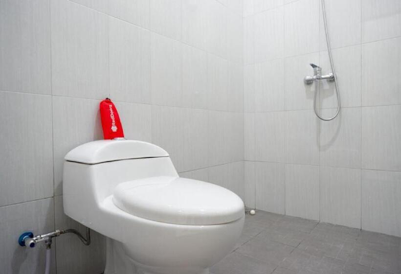 Номер Стандарт Индивидуальный, Reddoorz Near Alun Alun Kudus 2